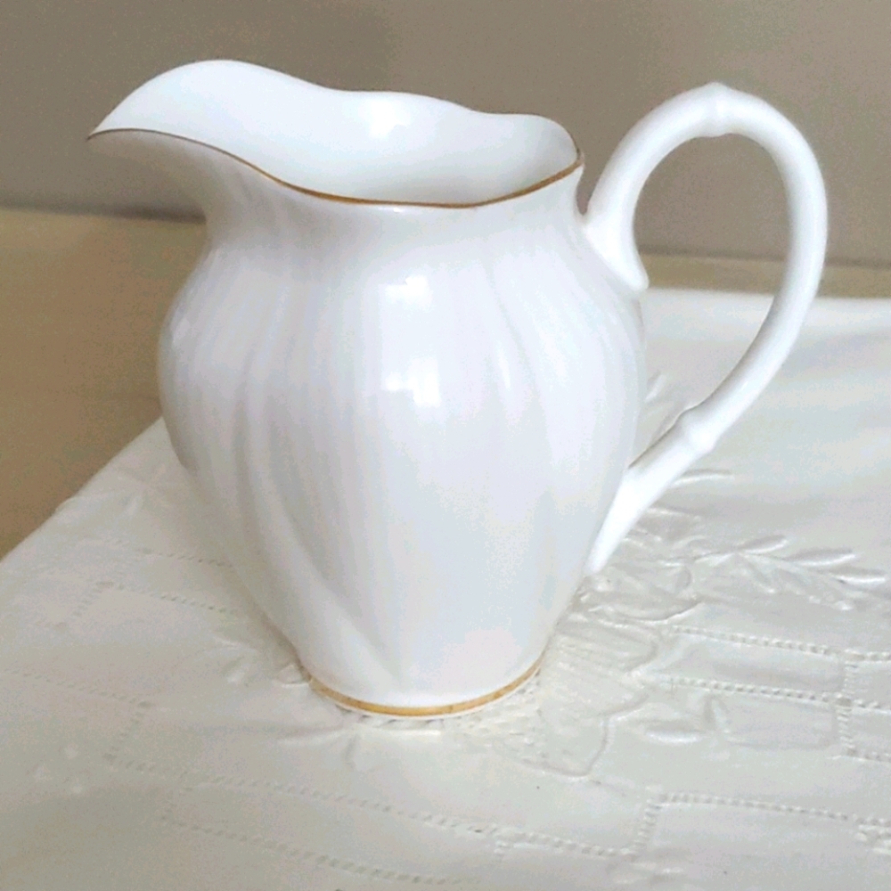 Vinyage Royal Albert Bone China